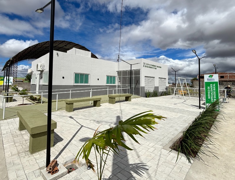 Prefeitura de Vrzea inaugura reforma de Centro Especializado, entrega dois novos veculos e anuncia implantao do Sesb