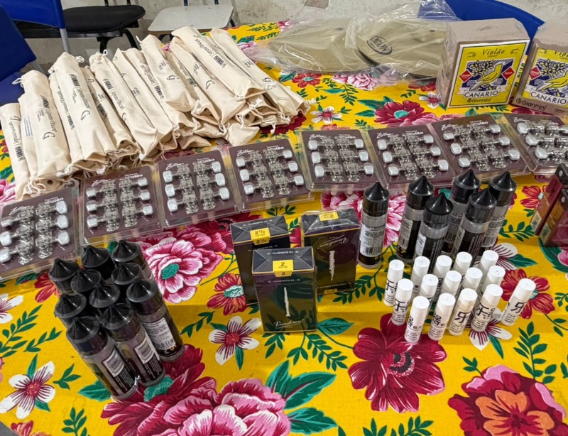 Munic�pio adquire novos instrumentos e contempla Banda de Flauta Doce e Filarm�nica Abel Coelho da Silva